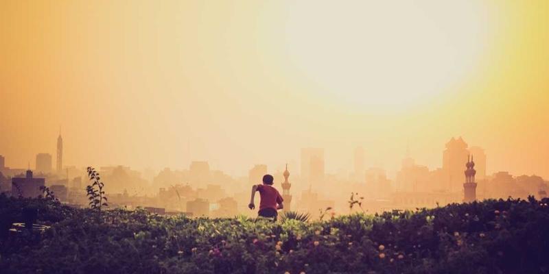 新经济时代下企业战略管理模式的创新路径：培训咨询与管理咨询的双轮驱动